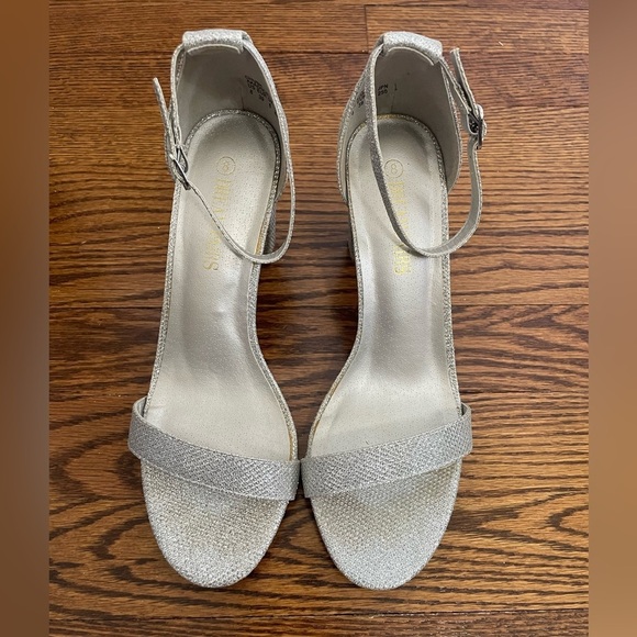 **4/$12** Dream Paris Silver Ankle Strap Block Heels Size 8 - Picture 8 of 8